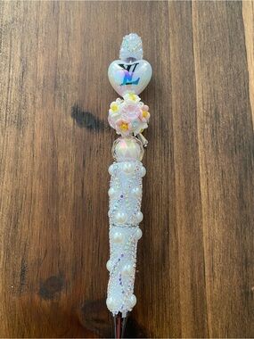 Iridescent White Pearl Beaded Pen
